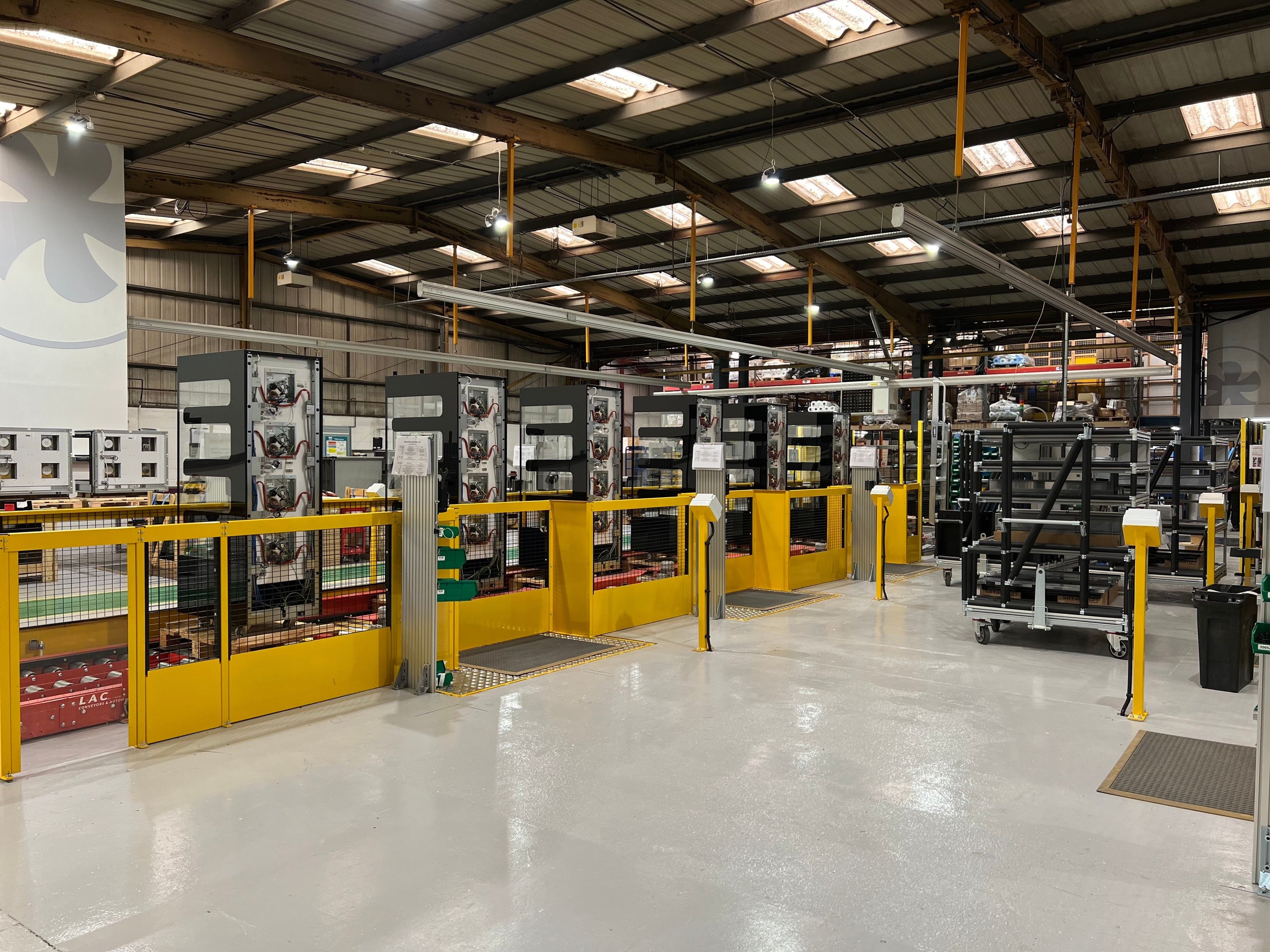 Industrial setup with conveyor technology for improved manufacturing efficiency